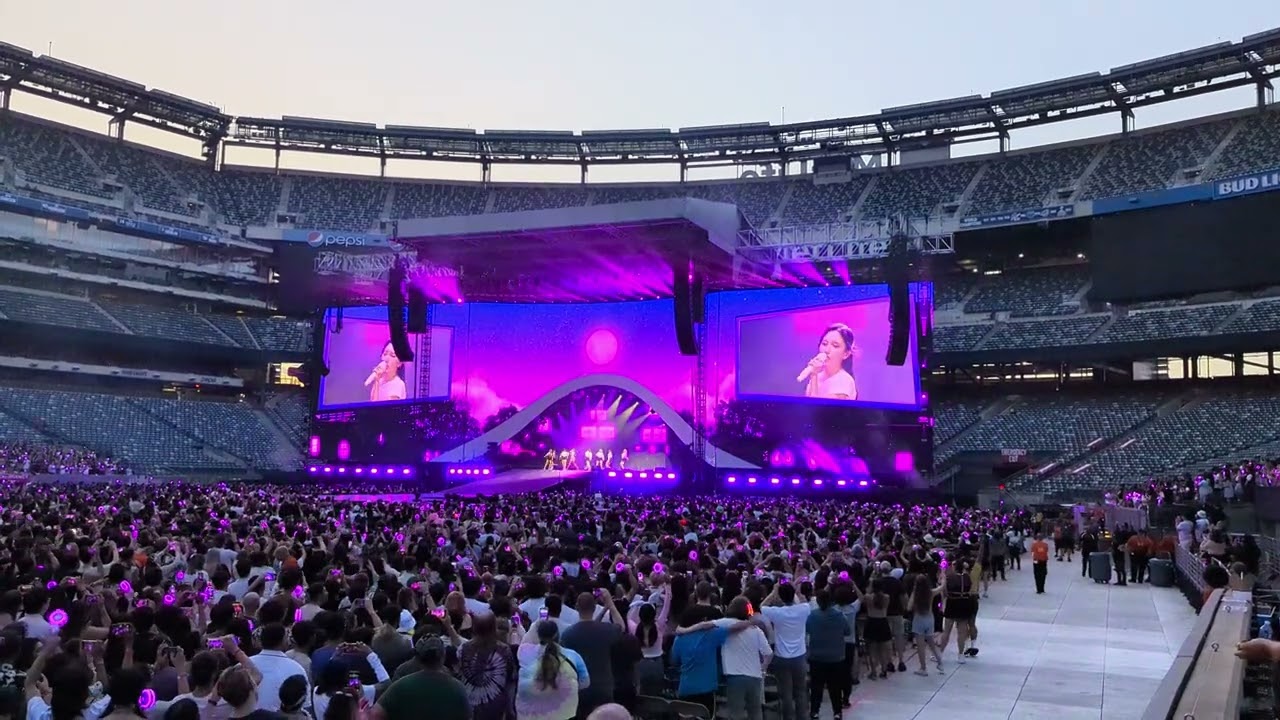 TWICE (트와이스) Mina - 7 rings | New York 23.07.06 | 