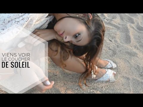 ASMR FRANÇAIS -  Viens à la plage au soleil couchant ! (Sea, sand, reading)