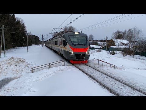 Электропоезд ЭП2Д-0021 платформа Хлюпино до станции Лобня. 26.02.2024.