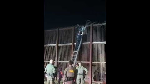 Federal Agents Assist Person Caught in Razor Wire on US Border Fence
