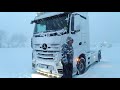 Camion en solo sur  neige