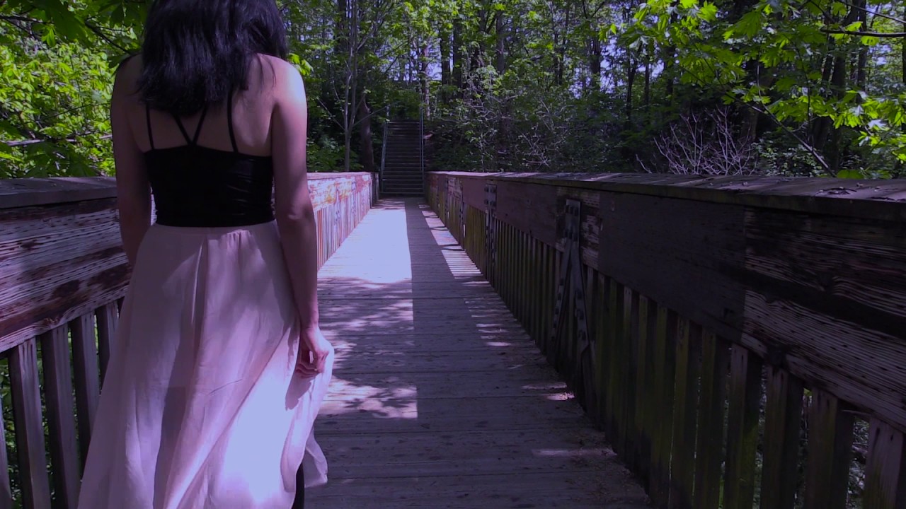 Brenda Xu "Overflow" auf YouTube ansehen Brenda Xu "Overflow" auf YouTube ansehen