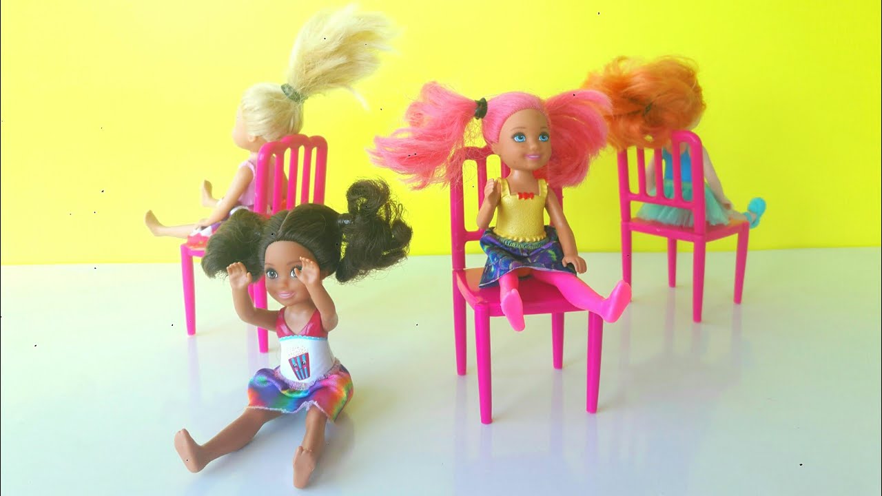Barbieler Sandalye Kapmaca Oyunu Oynuyor YouTube