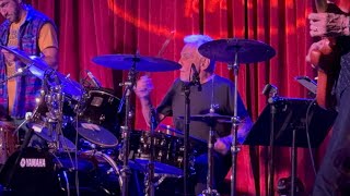 Steve Gadd Band - Signed, Sealed, Delivered