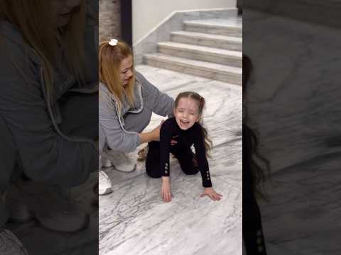 بتمثل على اهلها حتى تأخذ فلوس ولكن