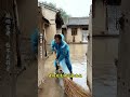 在大西北的农村,人们的日常用水,还在靠老天爷