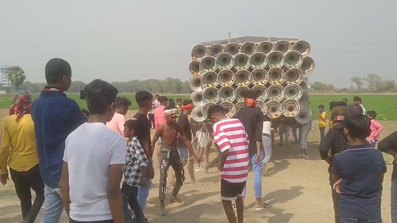 মা ছেলে কালি সাউন্ড। পজিশন করছে 