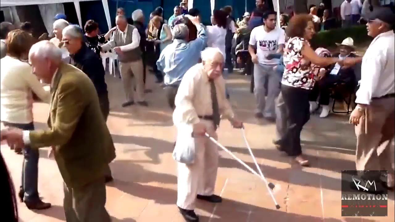 Дед танцует с девушкой