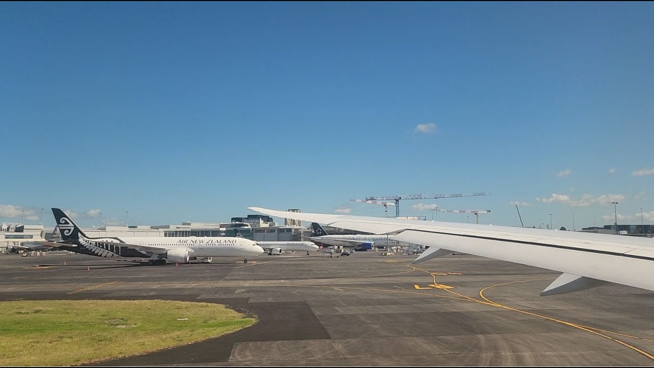 Air New Zealand Boeing 787-9 Dreamliner Departure from Auckland Airport