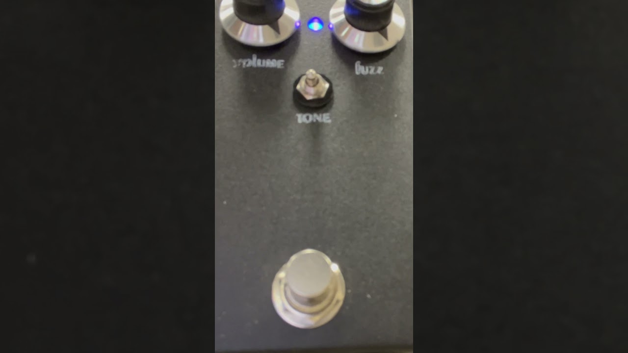 Discordance Electric Acetone FM2 style fuzz pedal with Agile Legacy 627 baritone guitar