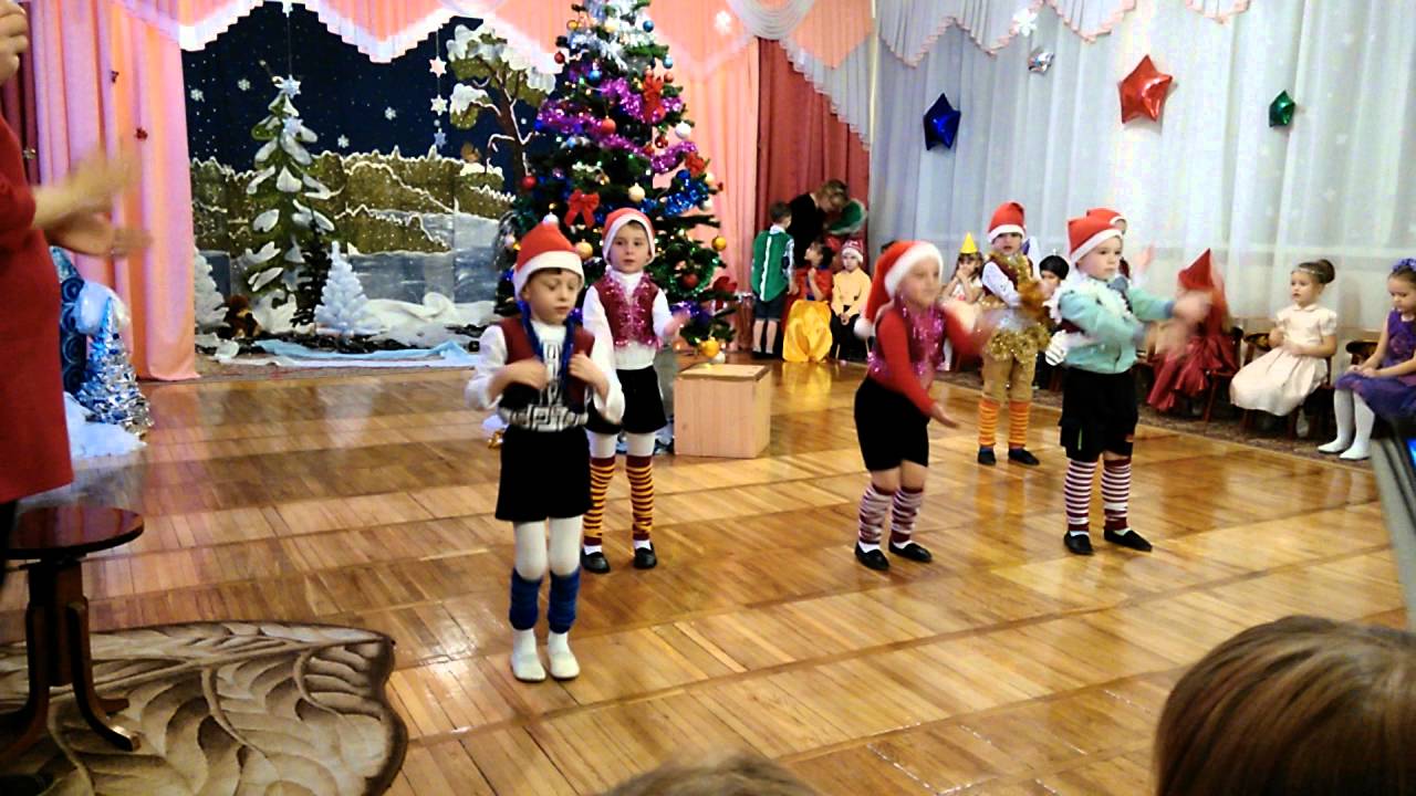 танец гномов в детском саду. костюм гномов для танцев. детский танец гномов. фонарик для танца гномиков. гном в детском саду на утреннике.