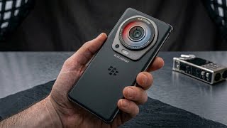 Goodbye iPhone & DSLRs. The 500MP BlackBerry Fusion is HERE.