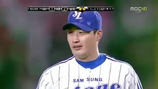 첫 타자 최정에게 3루타를 맞은 오승환 (2012 한국시리즈)