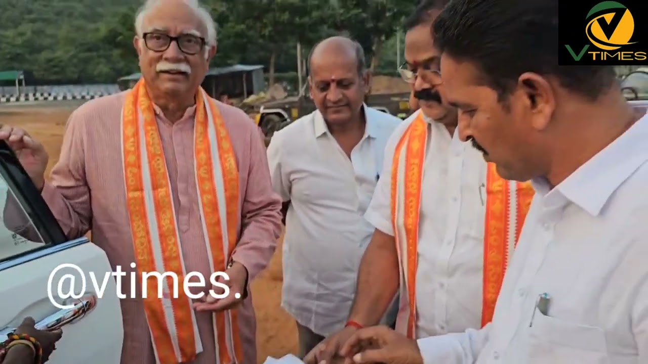 అప్పన్నస్వామినిదర్శించుకున్న అశోక్ గజపతి రాజుకొండపై కొండదిగువున జరుగుతున్న ప్రసాద్ స్కీమ్ పనులపై ఆరా