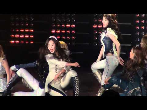 SM TOWN New York - "The Boys" [SNSD] [Fancam]