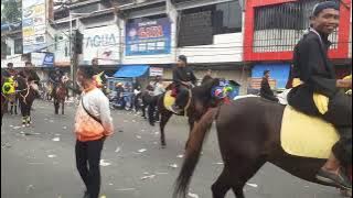 ratusan kuda kuningan pawai di hari jadi kota kuningan ke 524