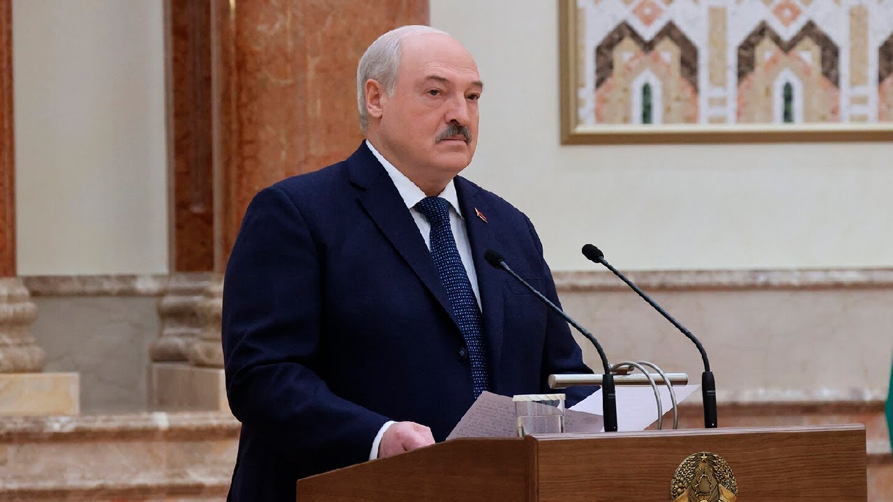 Лукашенко: Конституция стала народным документом