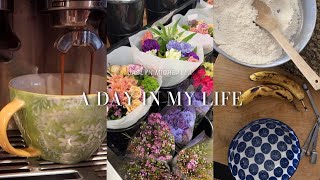 weekly vlog| running my coffee shop's, baking, the weekend