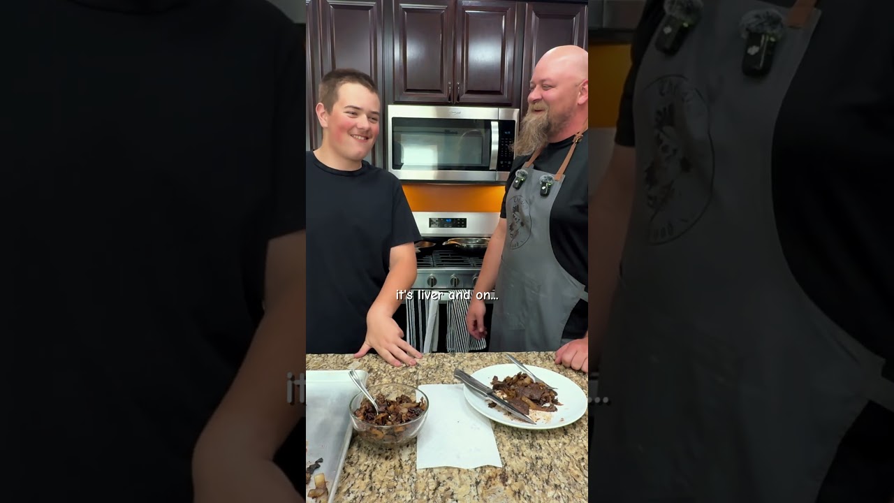 Сын шеф-повара описывает вкус лосиной печени: Подростков просто невозможно не любить!