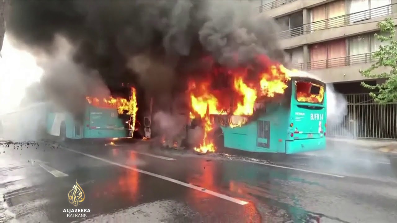 يتظاهر التشيليون في الشوارع منذ شهر مطالبين بالإصلاحات