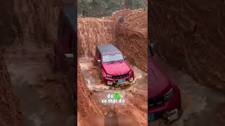 Xe Rơi Xuống Hố 😱 Xe Đồ Chơi Hay Xe Thật? 🤨