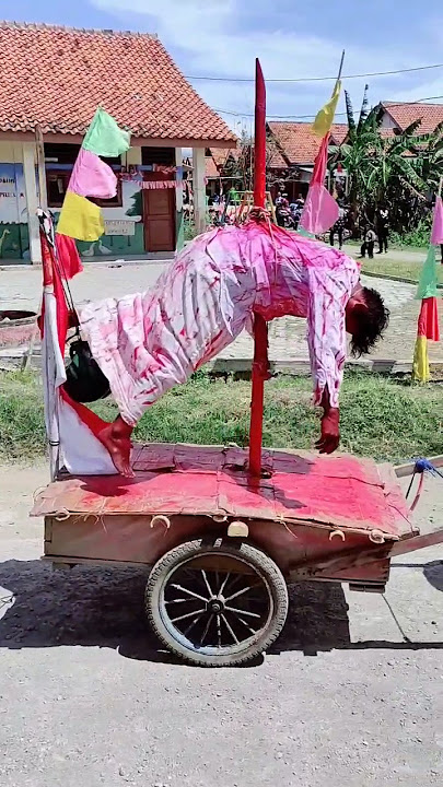 Woww.. Costum Karnaval Bikin Meriah