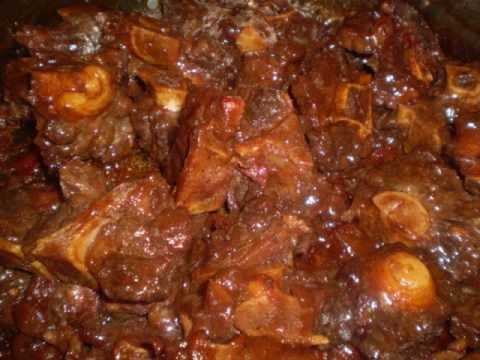 Caribbean stew oxtail recipe http://caribbeanpot.com/savory-oxtail-in-a-rich-and-thick-gravy/