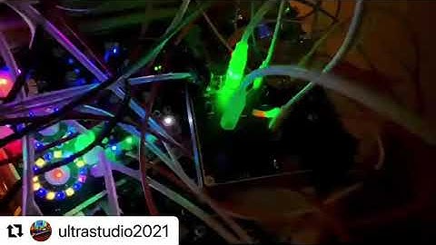 Speak and glitch Standalone box ￼