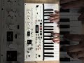 Timbres de lead synth, pads, sub bass, swell guitar e pad com arpegiador para KingKORG NEO