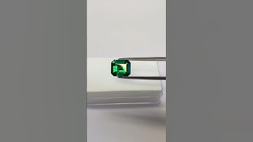 Fiery Ruby vs Royal Emerald – Who Rules?