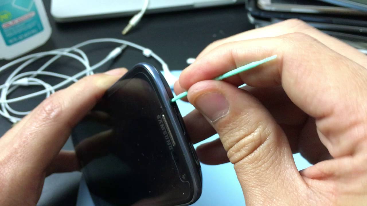 Simple Fix to HeadPhones Working on One Side or Only Works when Twisting Headphone Jack - YouTube