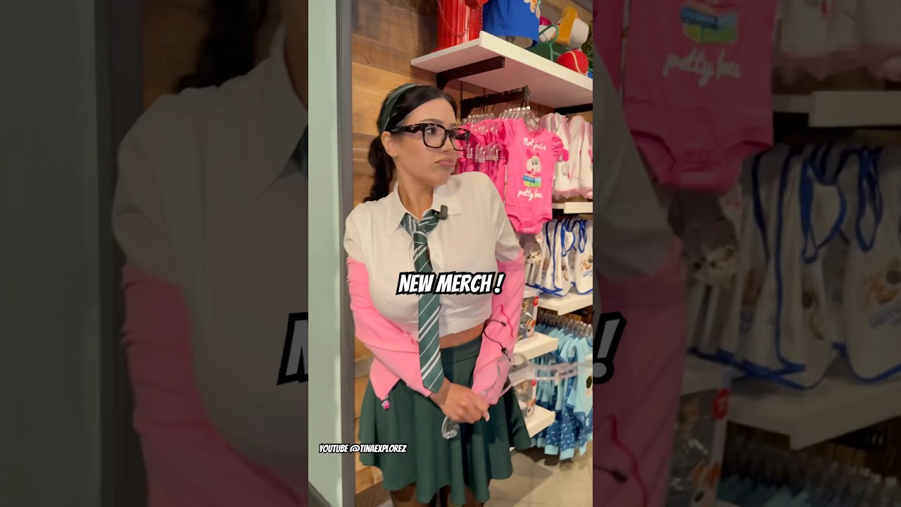 Such a cute sweater ! #viralshort #universalstudioshollywood #foryou