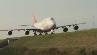 SPECTACULAR ASIANA BOEING 747 IS TAXING TOO CARGO RAMP ON SCHIPHOL SPECTACULAR ASIANA BOEING 747 IS TAXING TOO CARGO RAMP ON SCHIPHOL