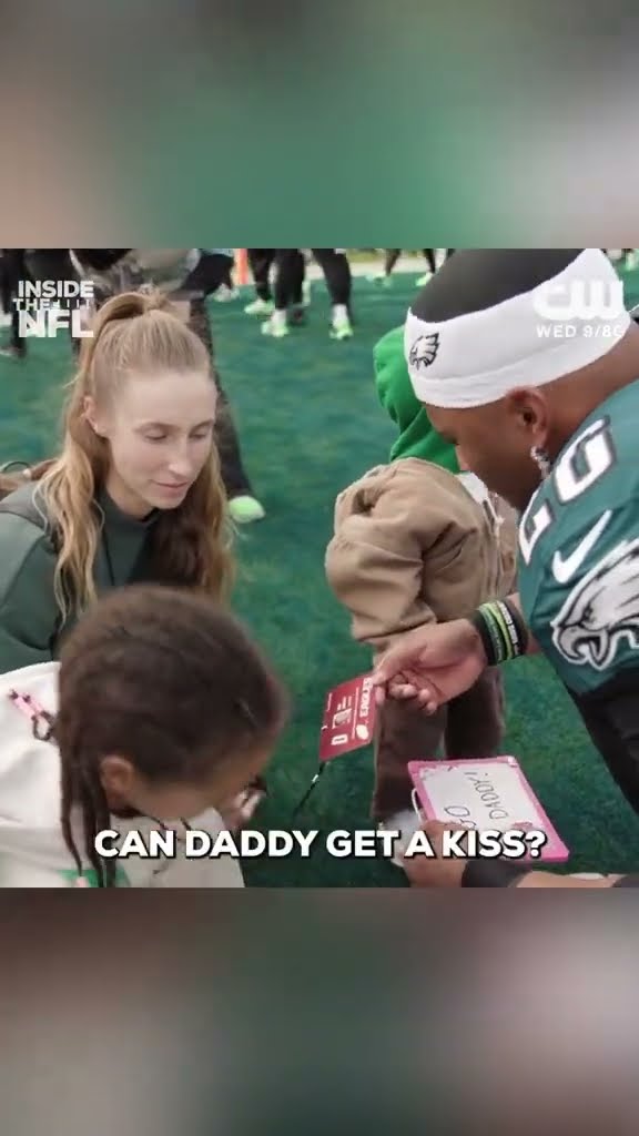Saquon and his babygirl's handshake ??