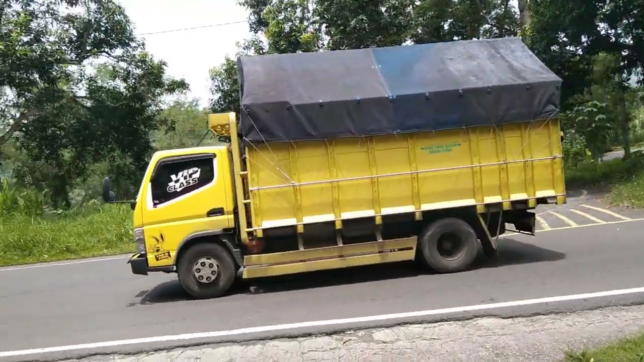 Driver muda makin gila bersaing gas pool ngeblong ditikungan tajam lahor karangkates 