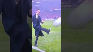 صاحب السمو الملكي ولي العهد الأمير مولاي الحسن يعطي ركلة الانطلاقة