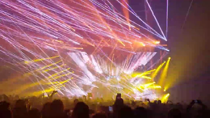 'Decimate' live from the Excision Evolution Tour 2...