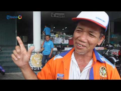 VIDEO : tukang parkir naik haji, nabung mulai 500 rupiah di kaleng - tribunjogja.com jogja - rasa syukur terlihat jelas di wajah bardi syafii seorang juru parkir di kawasan jalan malioboro, ...