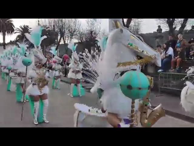 El gran desfile de carnaval de Foz regresa con color, humor y