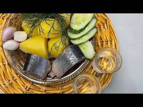 Русский ужин.Рецепт засолки селёдки на канале.Real Russian dinner.