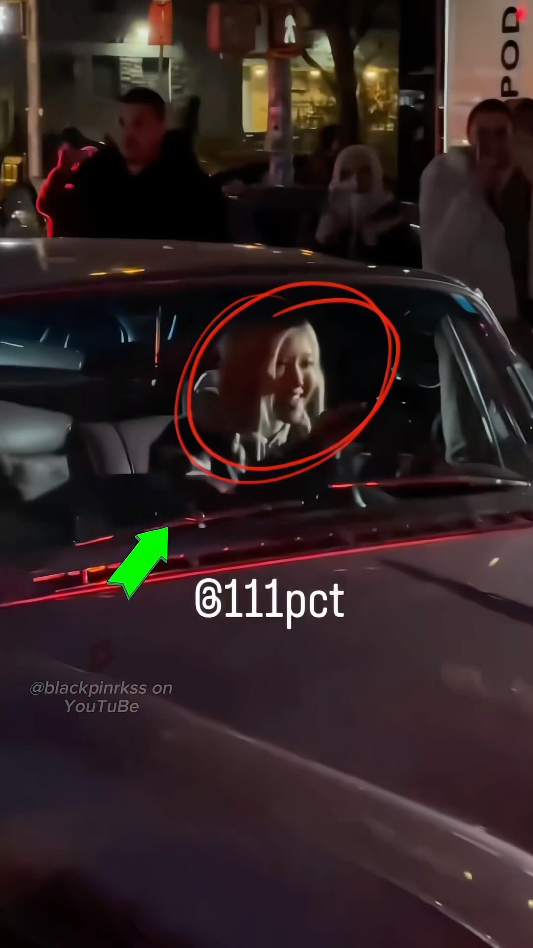 Rosé drove herself to the Pop-up in NYC!! ?? #blackpink #rosé