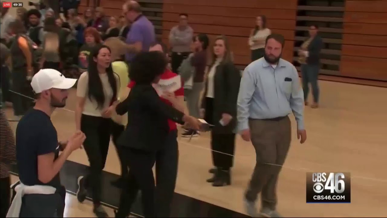 Heckler Calls Out Warren During Town Hall: “Why’d You Lie”