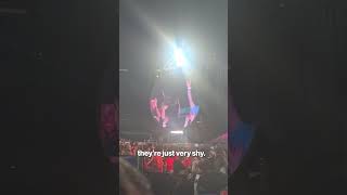Download Lagu Stel probeert de 'kuscamera' van het stadion te ontwijken tijdens Coldplay-concert #shorts MP3 Download Lagu Stel probeert de 'kuscamera' van het stadion te ontwijken tijdens Coldplay-concert #shorts MP3