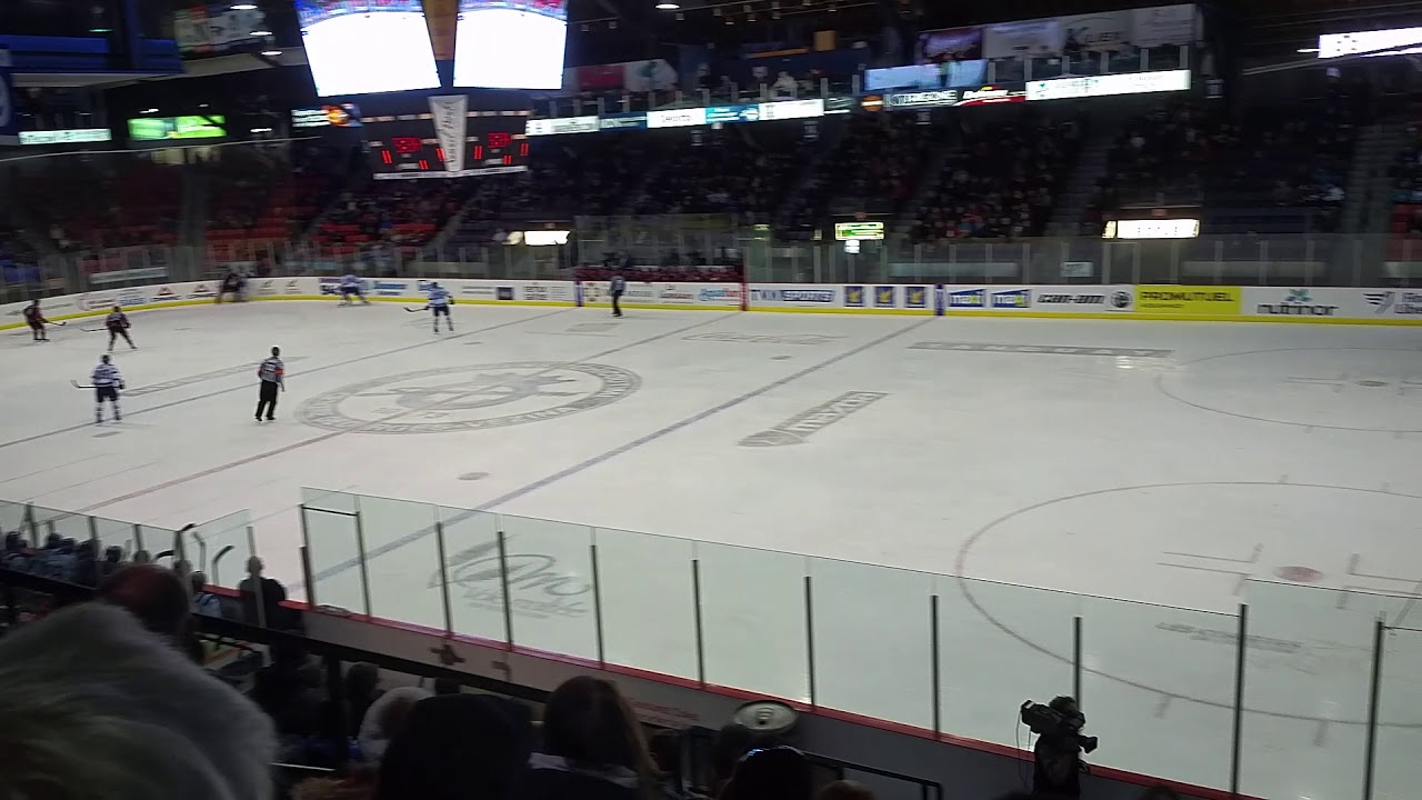 Chicoutimi Saguenéens - Centre Georges-Vézina panorama - YouTube