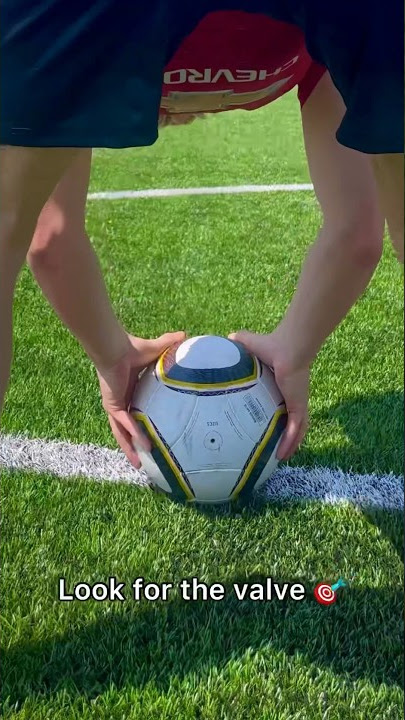 How To KNUCKLEBALL Like RONALDO!!! ⚽️😮‍💨