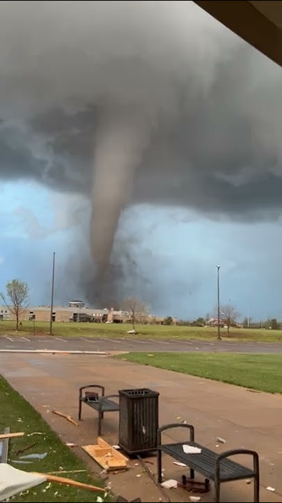 Andover, KS tornado video, April 29, 2022 (Courtesy: Dave Jackson)