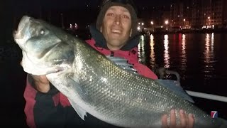Pescan una lubina de más de 9 kilos en la ría