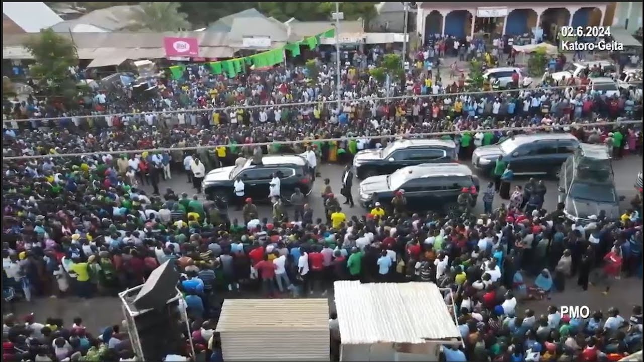 Nyomi lampokea Waziri Mkuu huko Katoro - Geita, Barabara zafungwa Shangwe kama Lote.