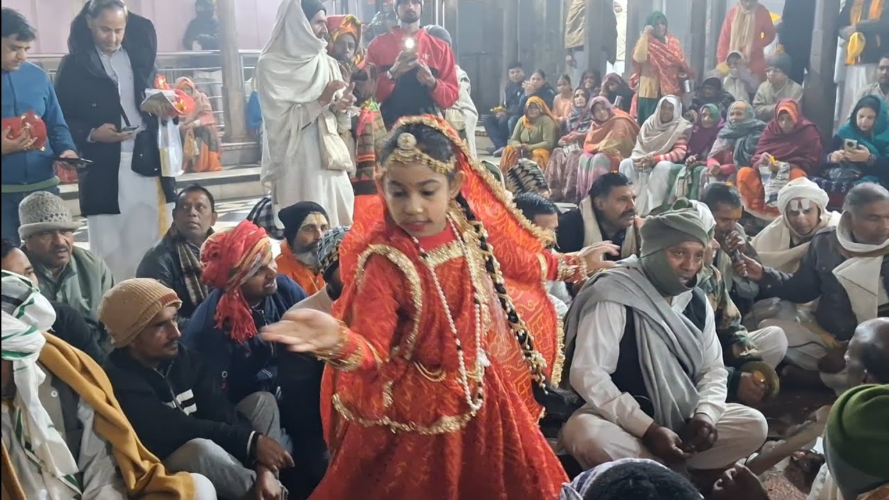 सम्मोहित कर देने वाला राधा नाम कीर्तन राधारानी मंदिर बरसाना में 