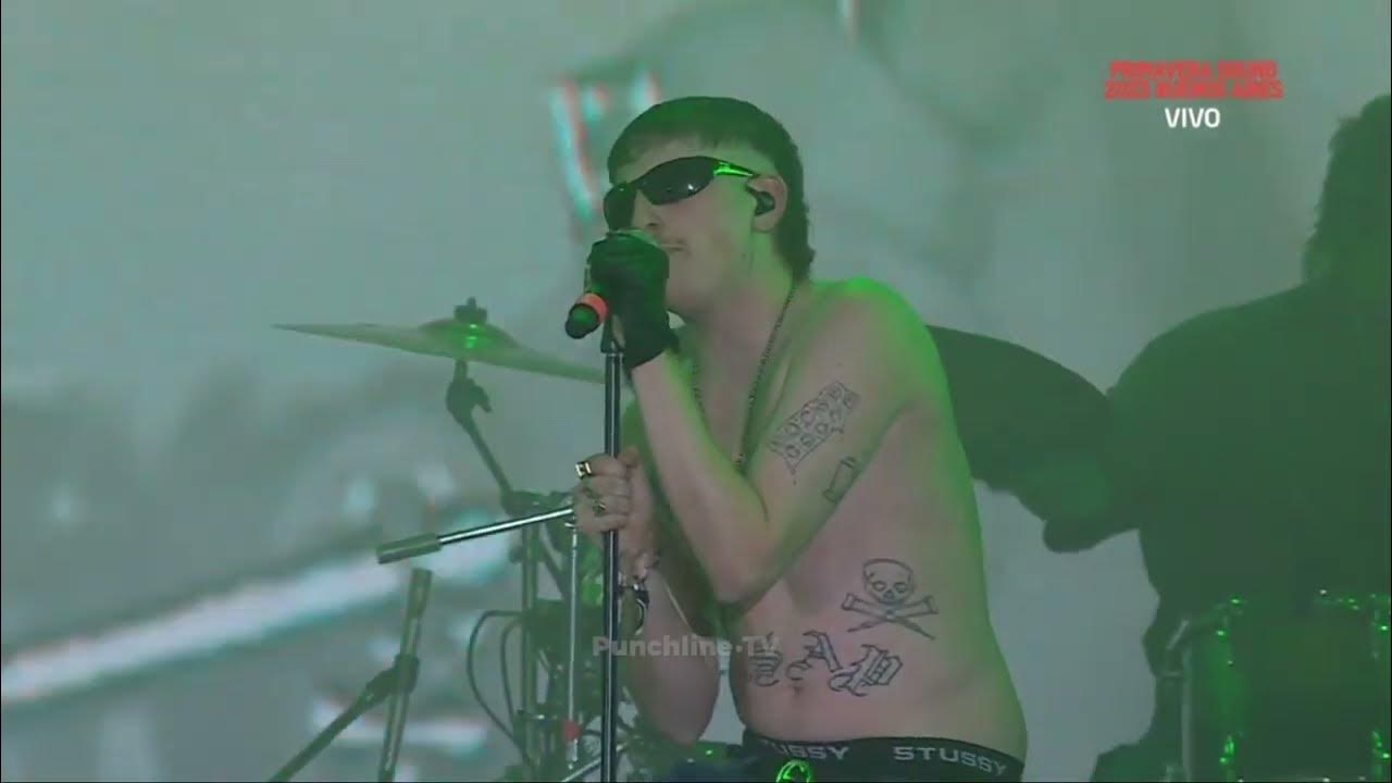 Dillom - Nos siguen pegando abajo (Charly García) EN VIVO Primavera Sound 2023 Dillom - Nos siguen pegando abajo (Charly García) EN VIVO Primavera Sound 2023